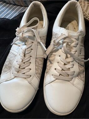 Michael Kors Off-White Logo-Pattern Casual Sneakers